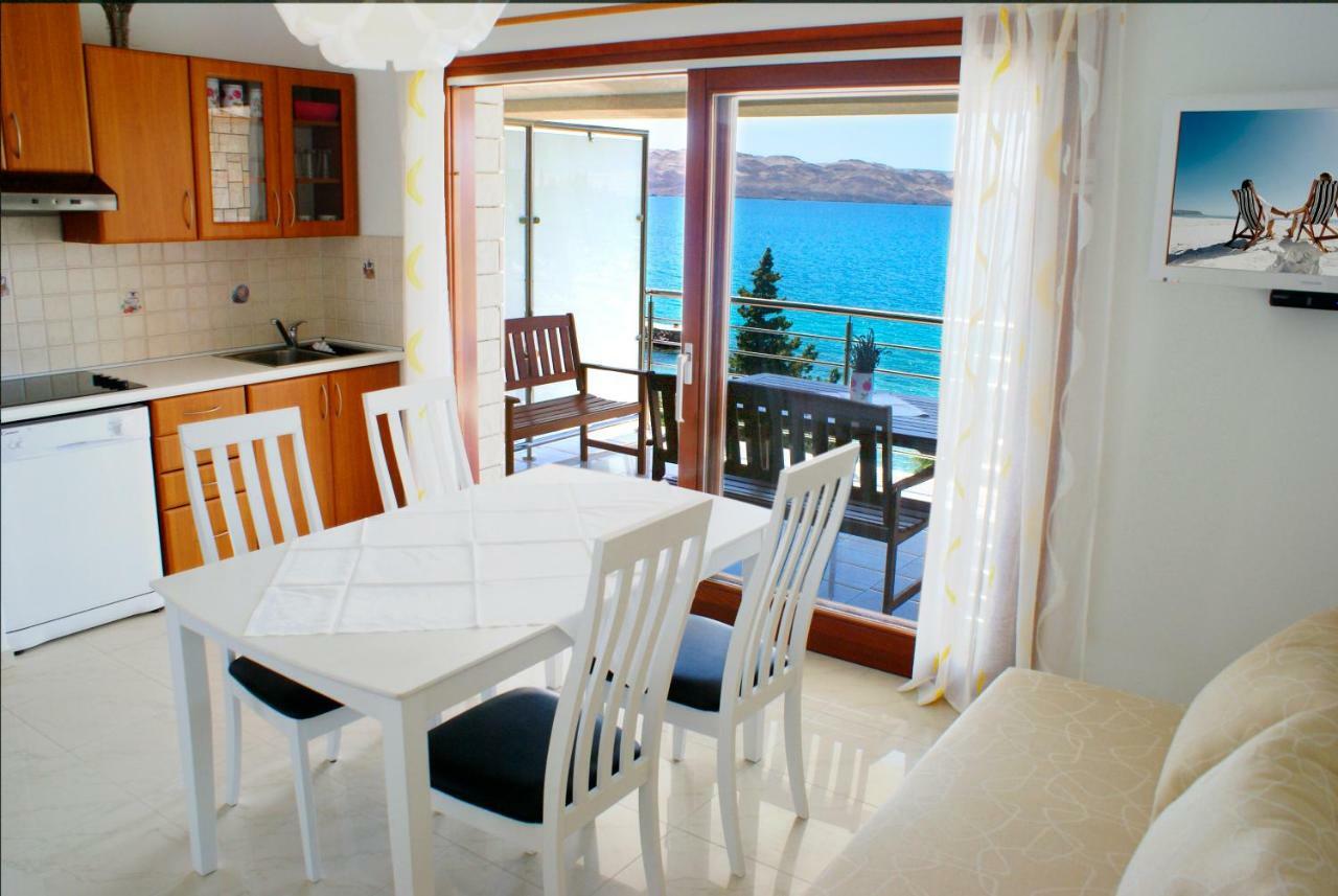 Apartmani Ribarica**** Karlobag Extérieur photo