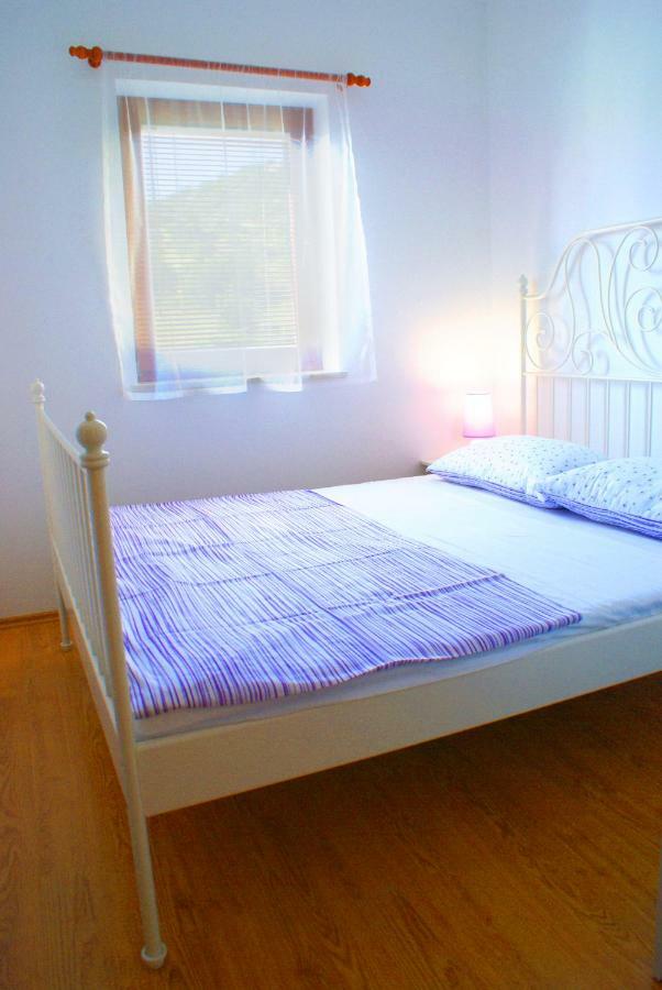 Apartmani Ribarica**** Karlobag Extérieur photo